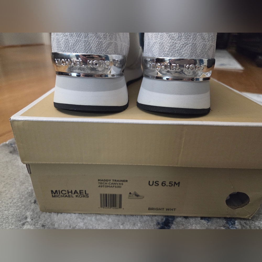 New Michael Kors Maddy Two-Tone Logo Trainer Size 6.5 - Picture 6 of 8